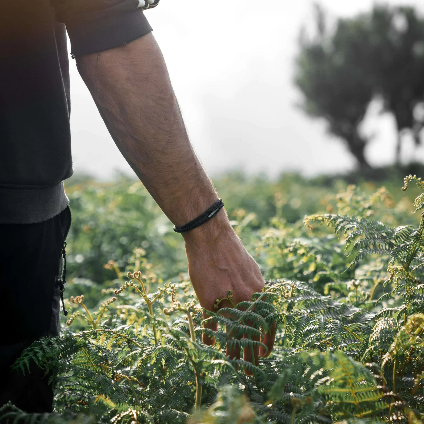 Pulseira de Corda Preta Minimalista Wave Pulse | Compre Agora