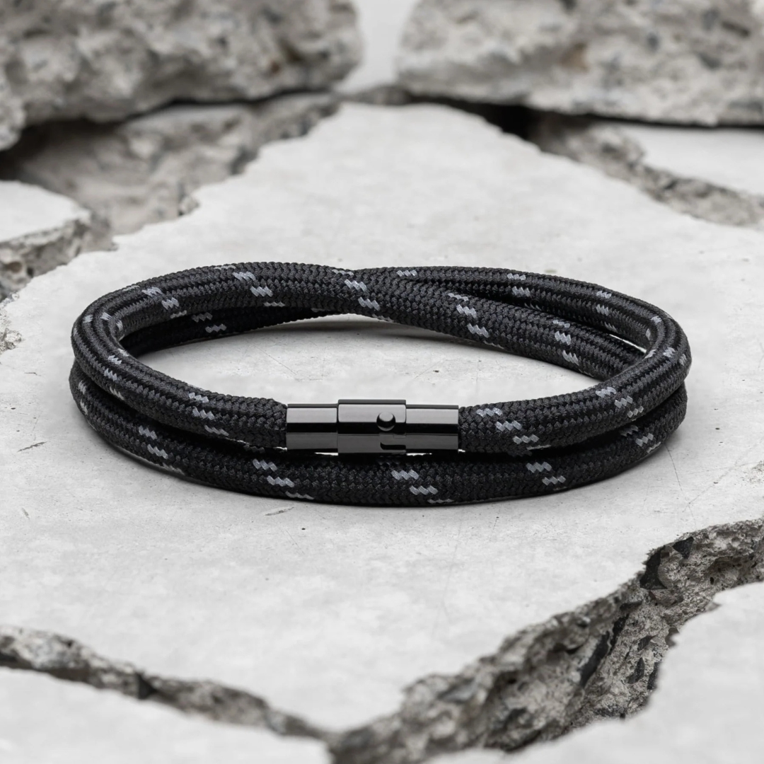 Pulseira de Corda Preta Minimalista Coral Pulse | Compre Agora